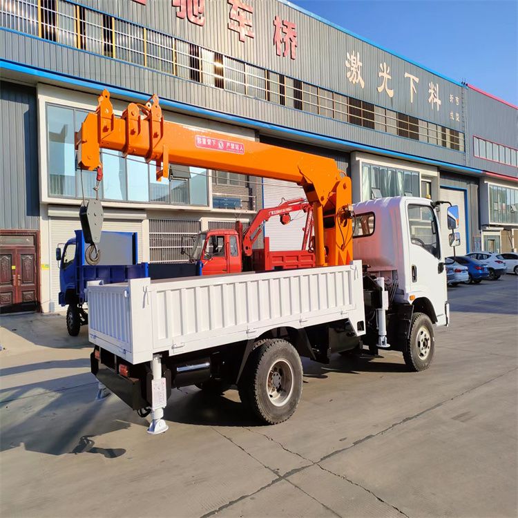 延吉市三轮随车吊定制 农用改装机自备吊中瑞长期出售